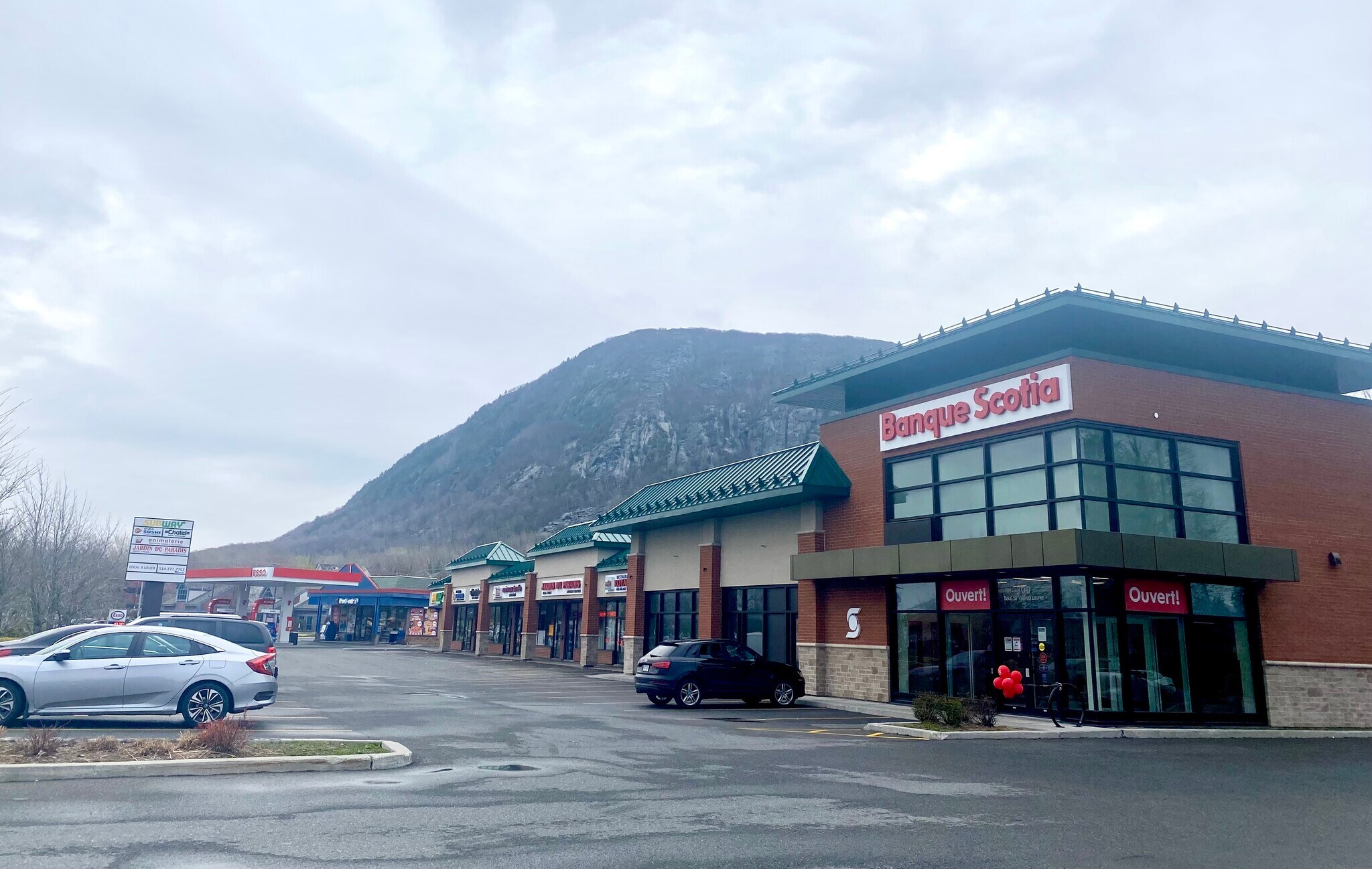 300-328 Boul Sir-Wilfrid-Laurier, Mont-St-Hilaire, QC for sale Building Photo- Image 1 of 1