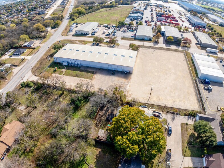 300 Industrial Blvd, Mansfield, TX à louer - Photo du bâtiment - Image 3 de 14
