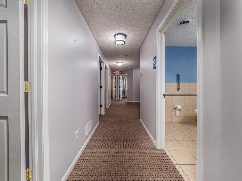 3165 Fernbrook Ln N, Plymouth, MN à louer - Photo du bâtiment - Image 3 de 16