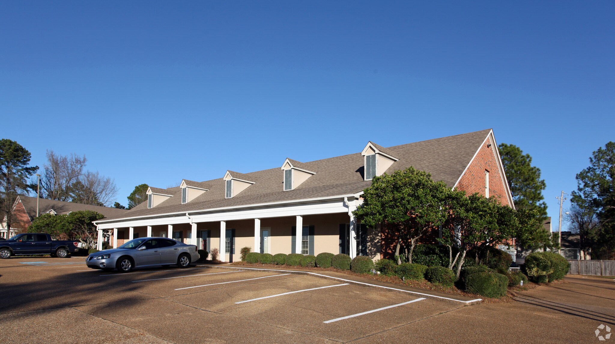 5888 Ridgewood Rd, Jackson, MS à louer Photo principale- Image 1 de 4