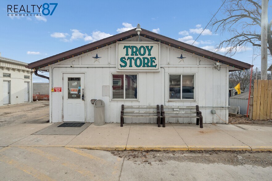 5913 Troy Mills rd, Coggon, IA à vendre - Photo du bâtiment - Image 2 de 27