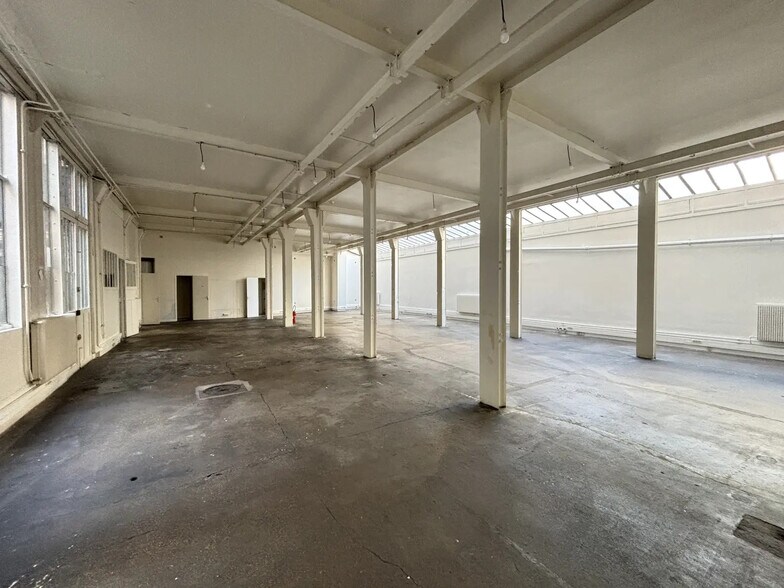 5 Rue Jules Vallès, Paris for lease - Interior Photo - Image 2 of 10