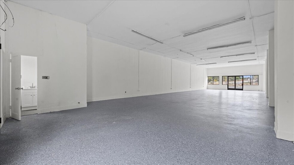 11414 Long Beach Blvd, Lynwood, CA for sale - Building Photo - Image 3 of 24
