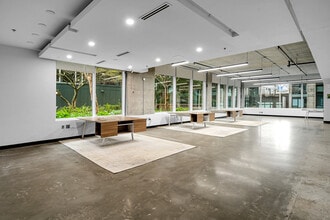 2727 Western Ave, Seattle, WA for lease Interior Photo- Image 2 of 7