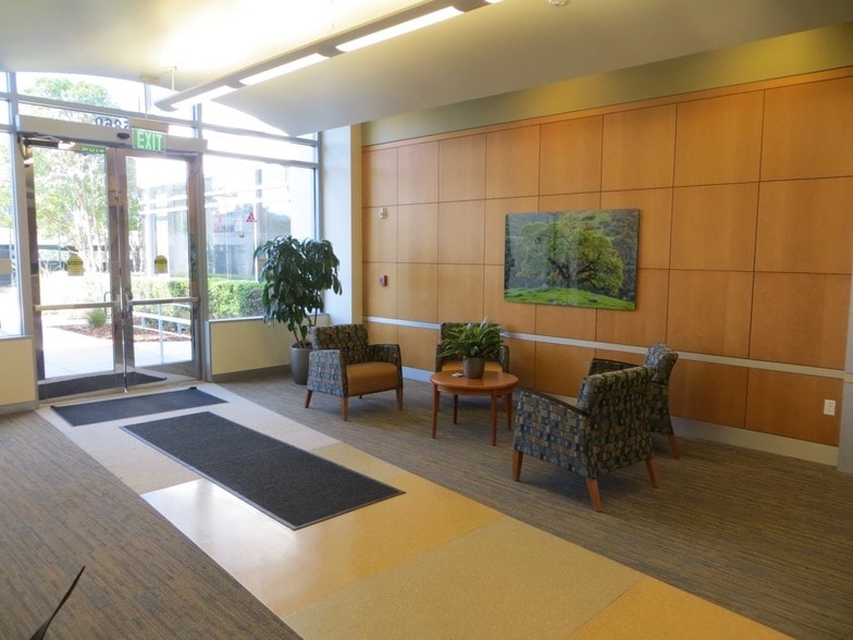 5860 Owens Dr, Pleasanton, CA for lease - Interior Photo - Image 3 of 24