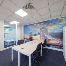 Fairbourne Dr, Milton Keynes for lease Interior Photo- Image 2 of 7