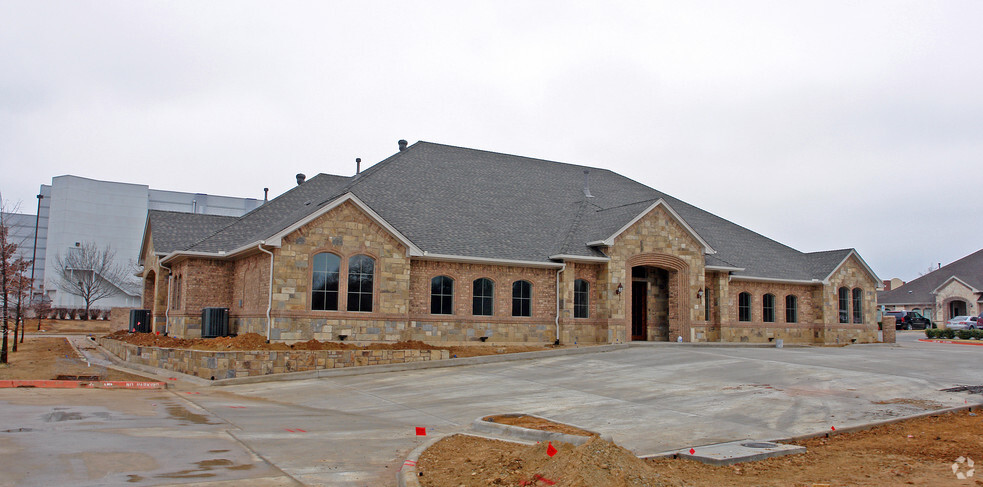 1020 Mustang Dr, Grapevine, TX for sale - Building Photo - Image 2 of 5