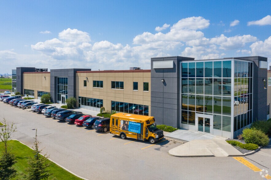 85 Freeport Blvd NE, Calgary, AB à vendre - Photo principale - Image 1 de 1