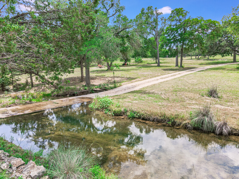 370 Brady Pass, Dripping Springs, TX à vendre - Photo principale - Image 2 de 21