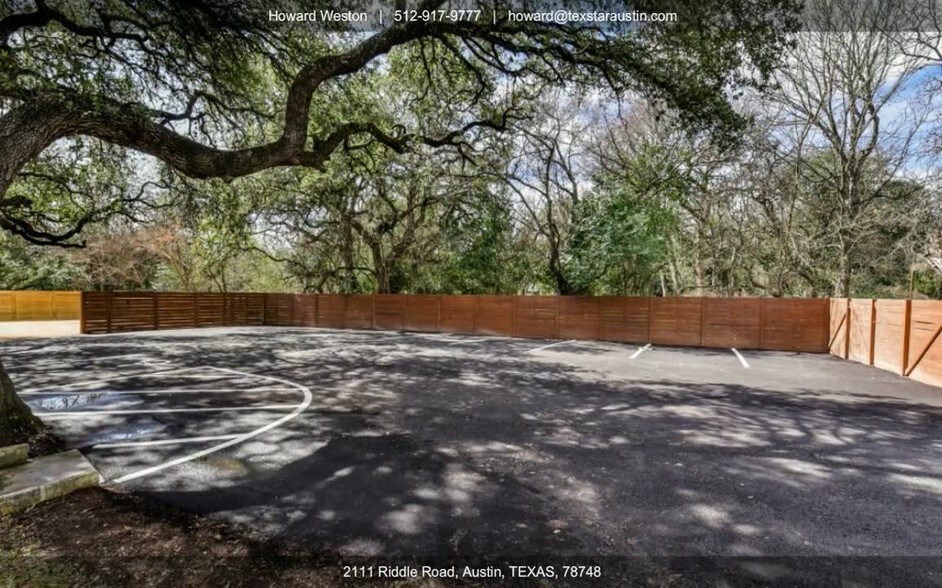 2111 W Slaughter Ln, Austin, TX à louer - Vidéo sur l’inscription commerciale - Image 2 de 53