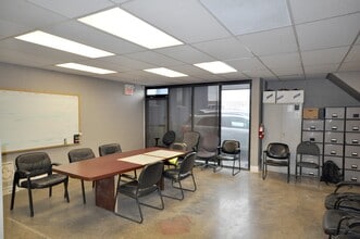 3829 15A St SE, Calgary, AB à vendre Photo intérieure- Image 1 de 1