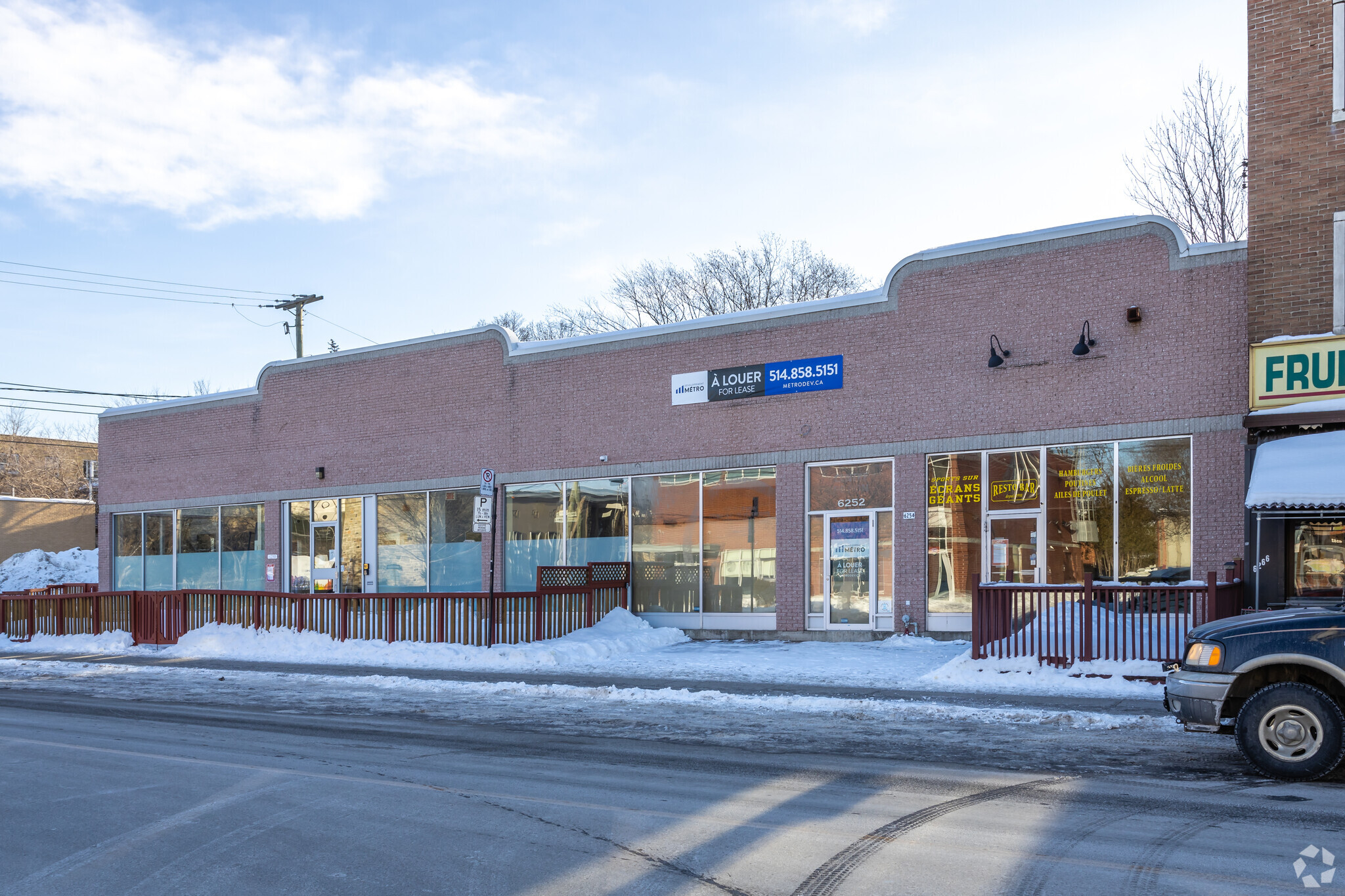 6250-6254 Av Somerled, Montréal, QC for lease Primary Photo- Image 1 of 2