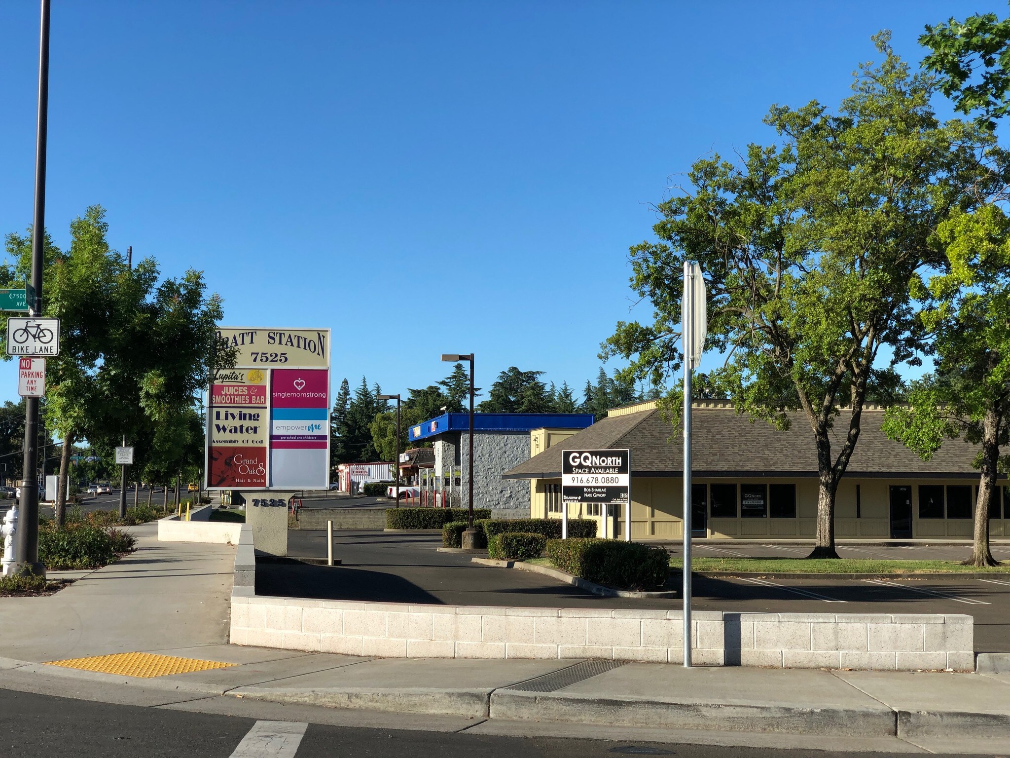 7525 Auburn Blvd, Citrus Heights, CA à louer Photo du bâtiment- Image 1 de 8