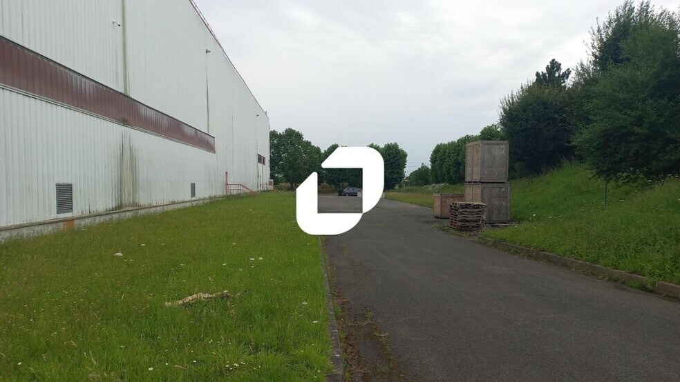 Industrial in SAINT-OUEN-L'AUMONE for lease - Building Photo - Image 2 of 11