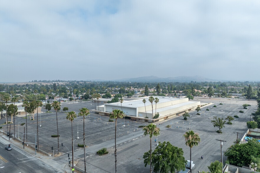 5265-5295 Arlington Ave, Riverside, CA for sale - Aerial - Image 2 of 3