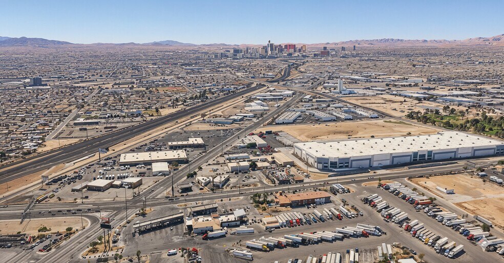 807 E Cheyenne Ave, North Las Vegas, NV à louer - Aérien - Image 2 de 4