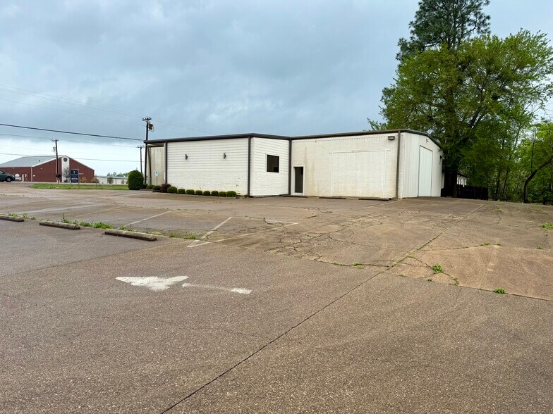 2416 S Main St, Lindale, TX à vendre - Photo du bâtiment - Image 3 de 25