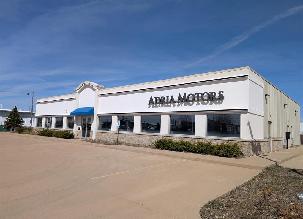 1613 W Pioneer Pky, Peoria, IL for lease Primary Photo- Image 1 of 23