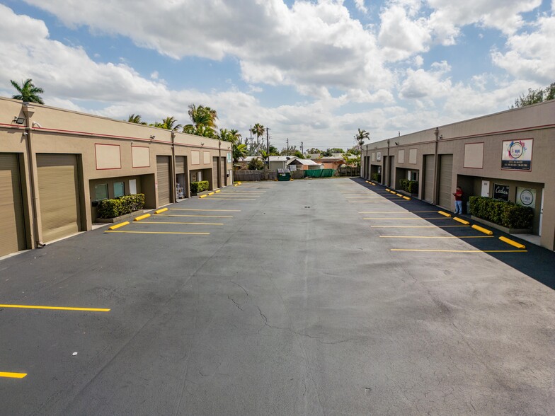 8238-8270 NW South River Dr, Miami, FL for lease - Building Photo - Image 1 of 29