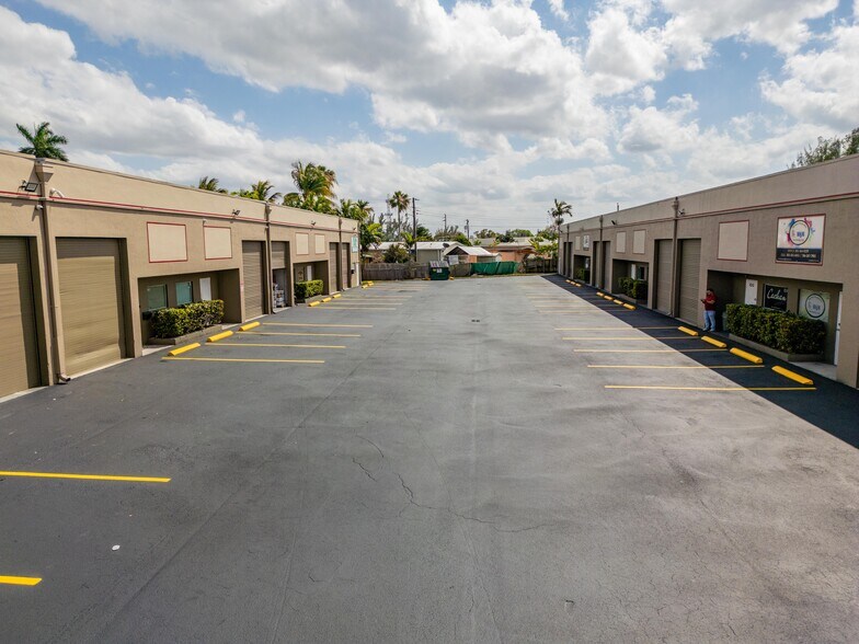 8238-8270 NW South River Dr, Miami, FL à louer - Photo du bâtiment - Image 1 de 29