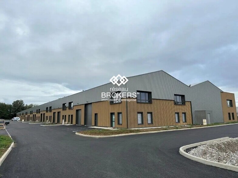 Flex dans Bourgoin-Jallieu à louer - Photo du bâtiment - Image 1 de 17