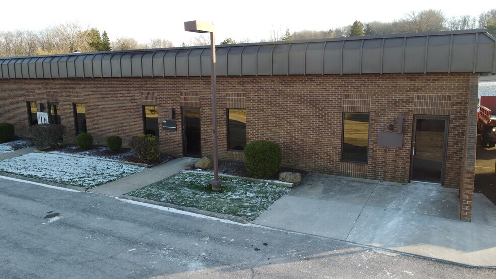 7120 Brookwood Dr, Brookfield, OH for lease - Building Photo - Image 1 of 11