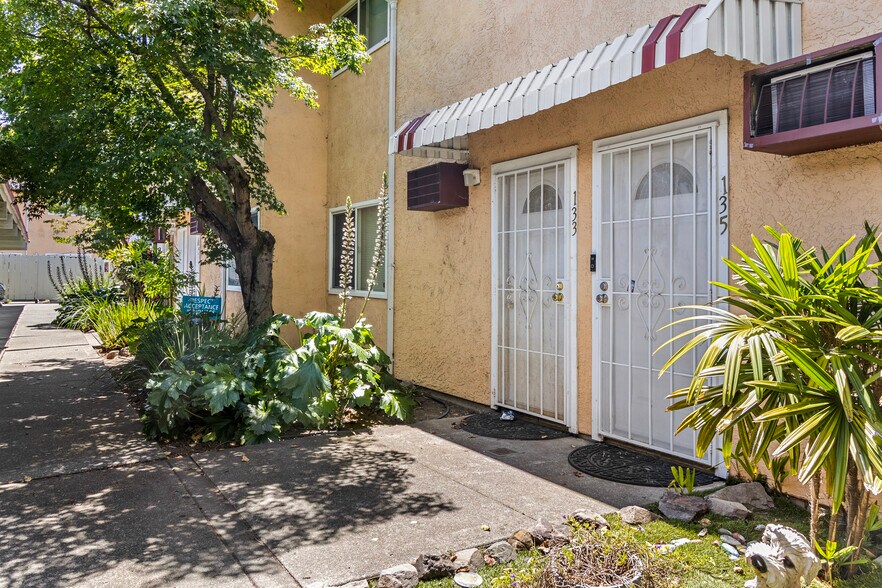 101-147 Freeway Dr, Napa, CA à vendre - Photo du bâtiment - Image 3 de 6