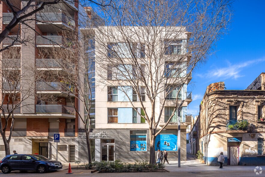 Carrer Gran de Sant Andreu, 403-405, Barcelona, Barcelona for lease - Primary Photo - Image 1 of 4