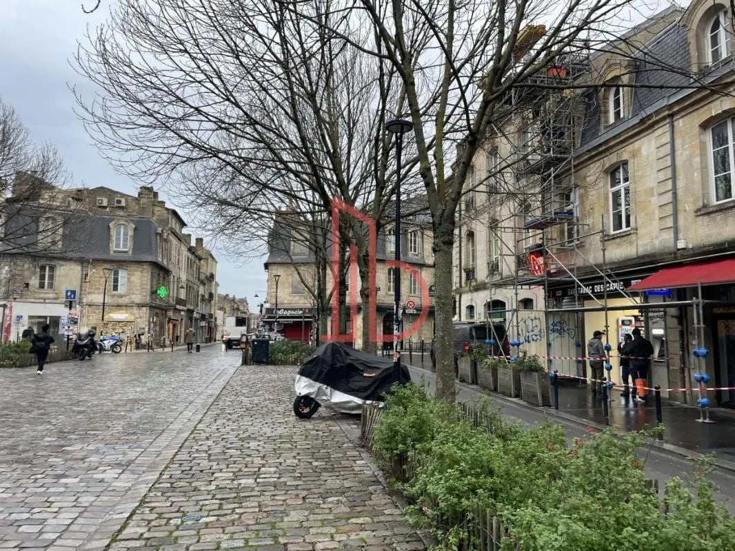 Bureau dans Bordeaux à louer Photo du bâtiment- Image 1 de 5