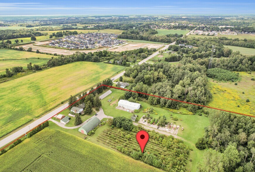 2710 Dorchester Rd, Dorchester, ON à vendre - Photo du bâtiment - Image 2 de 3