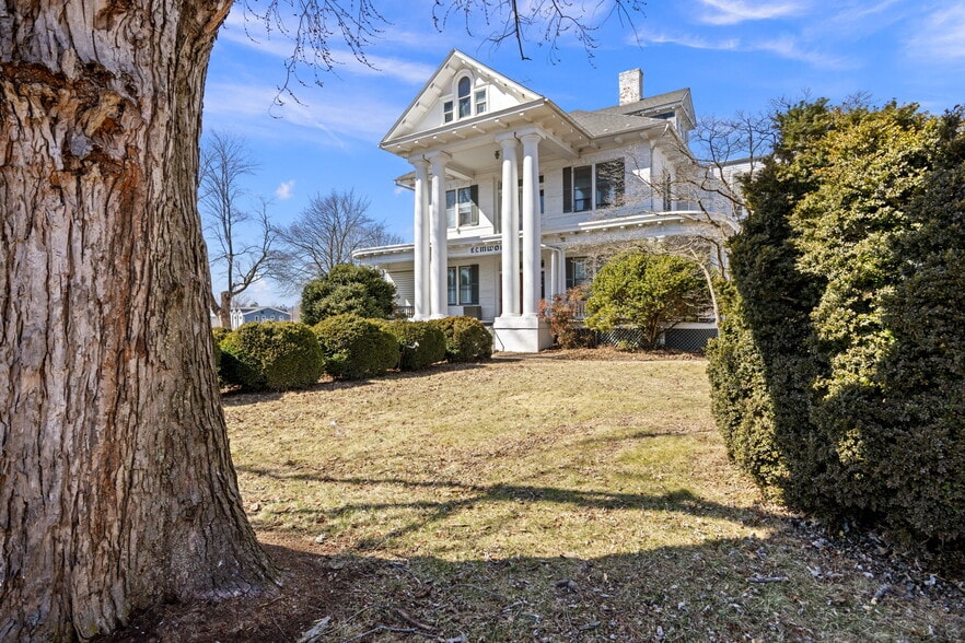 1211 N Main St, Harrisonburg, VA for lease - Primary Photo - Image 1 of 27