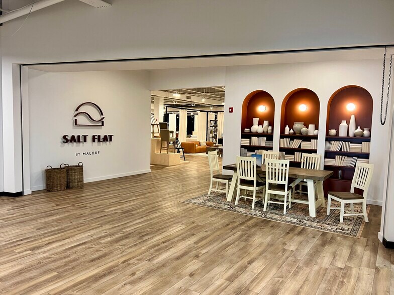 212 E Green Dr, High Point, NC à louer - Hall d’entrée - Image 1 de 6