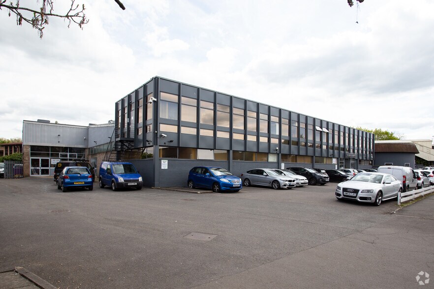 326-338 Molesey Rd, Walton On Thames à louer - Photo principale - Image 2 de 17