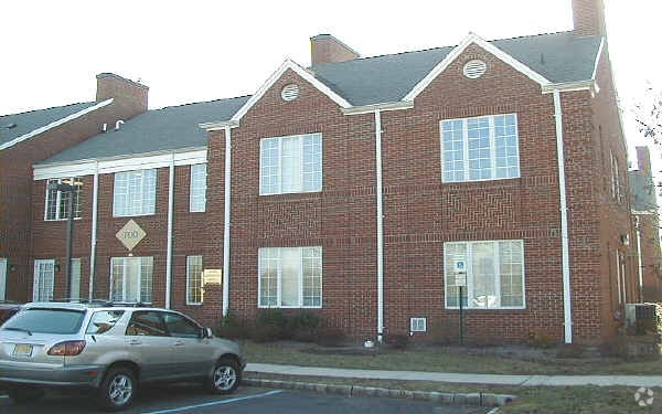 711-723 Courtyard Dr, Somerville, NJ for sale - Primary Photo - Image 1 of 9