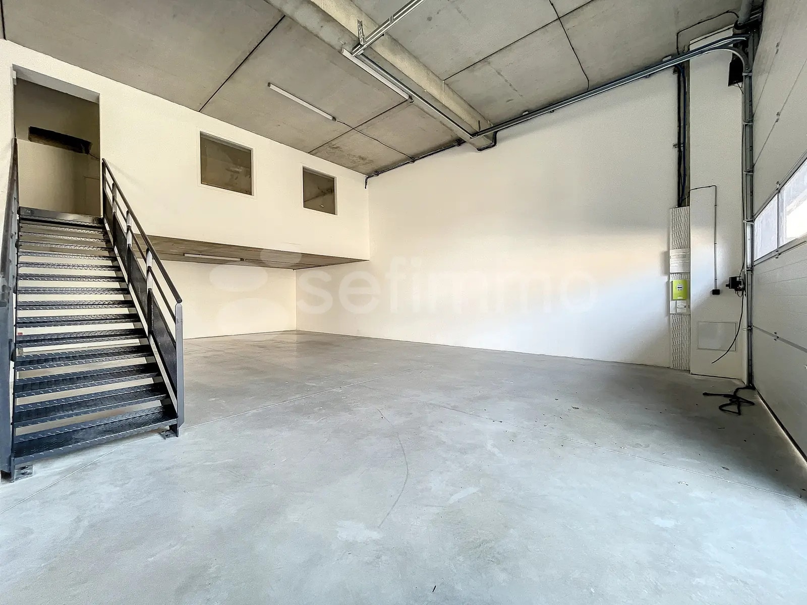 235 Chemin De La Madrague Ville, Marseille for lease Interior Photo- Image 1 of 7