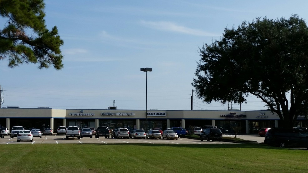 9720 Jones Rd, Houston, TX for lease - Building Photo - Image 1 of 3