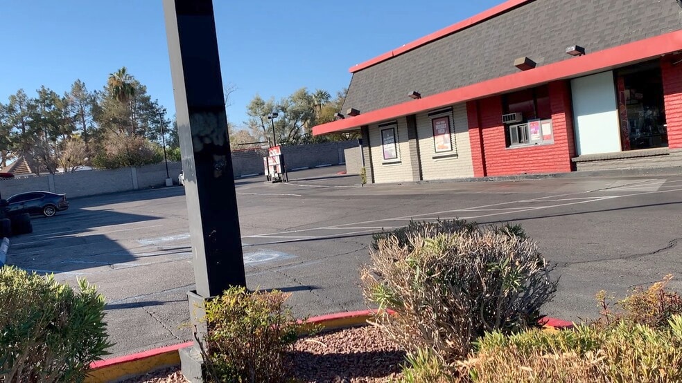 3703 E Flamingo Rd, Las Vegas, NV à vendre - Photo du bâtiment - Image 2 de 13