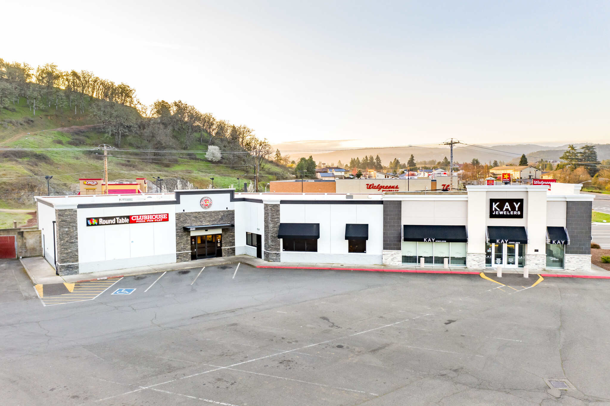 1444 NW Garden Valley Blvd, Roseburg, OR for lease Building Photo- Image 1 of 1