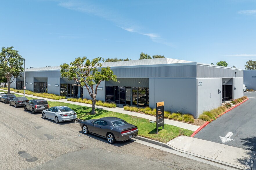 2730 S Harbor Blvd, Santa Ana, CA à louer - Photo du bâtiment - Image 2 de 14