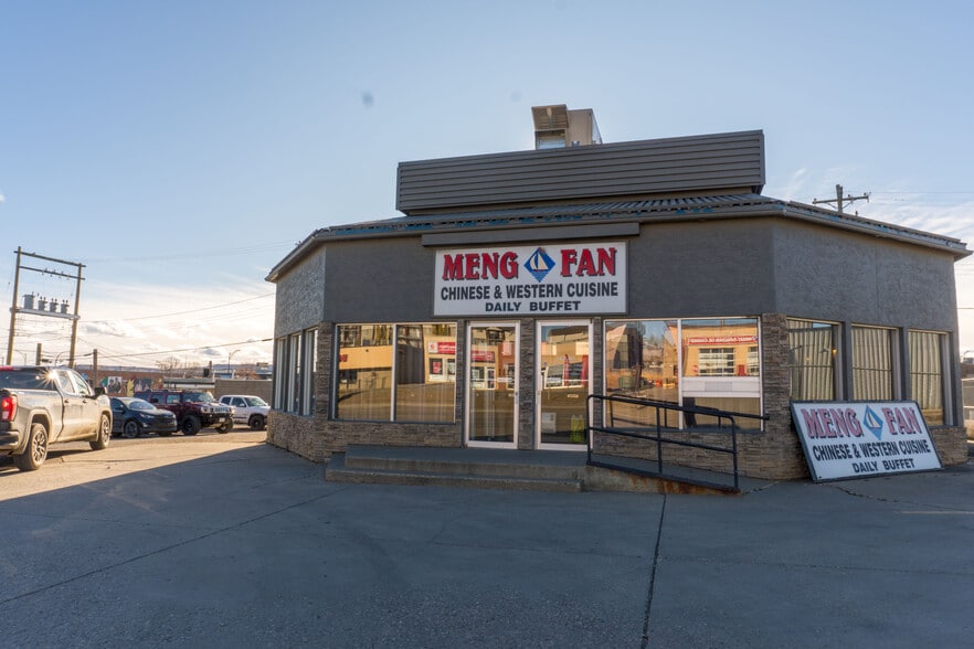 1009-1025 Alaska Av, Dawson Creek, BC for sale - Building Photo - Image 3 of 4