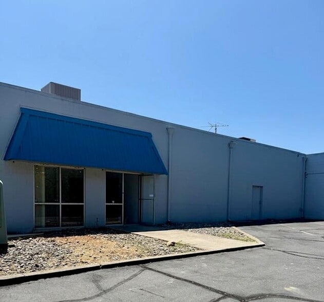 924-928 Cypress Ave, Redding, CA for lease - Building Photo - Image 3 of 7