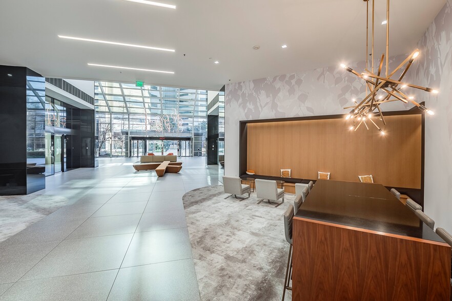 12750 Merit Dr, Dallas, TX à louer - Hall d’entrée - Image 3 de 17