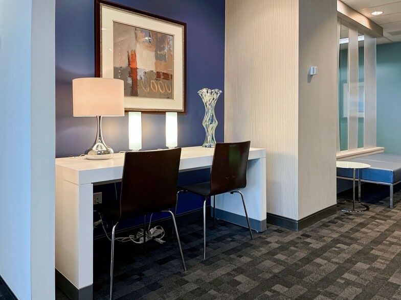 4711 Yonge St, Toronto, ON à louer - Photo intérieure - Image 2 de 14