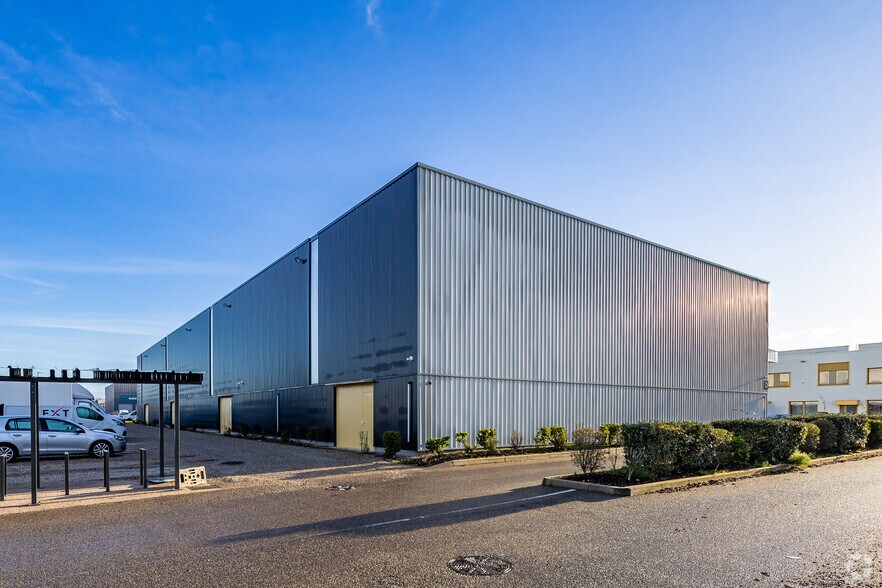 Flex in Saint-Priest for lease - Building Photo - Image 2 of 23