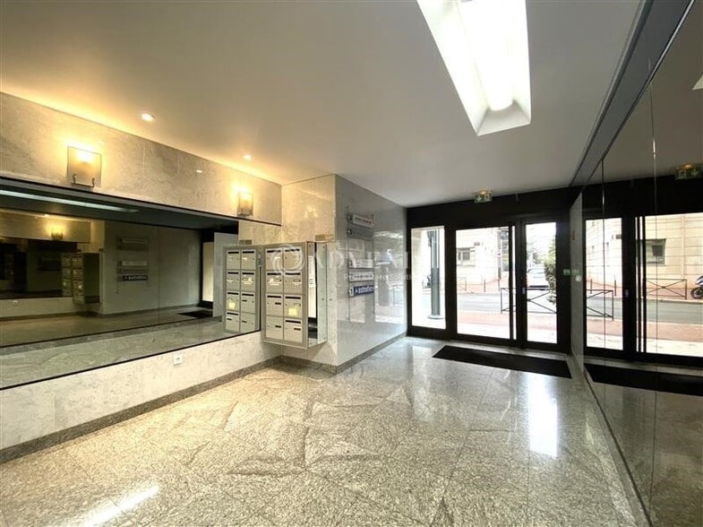 Bureau dans Levallois-Perret à louer - Hall d’entrée - Image 2 de 8