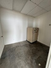 8416 Lankershim Blvd, Sun Valley, CA à louer Photo du bâtiment- Image 2 de 7