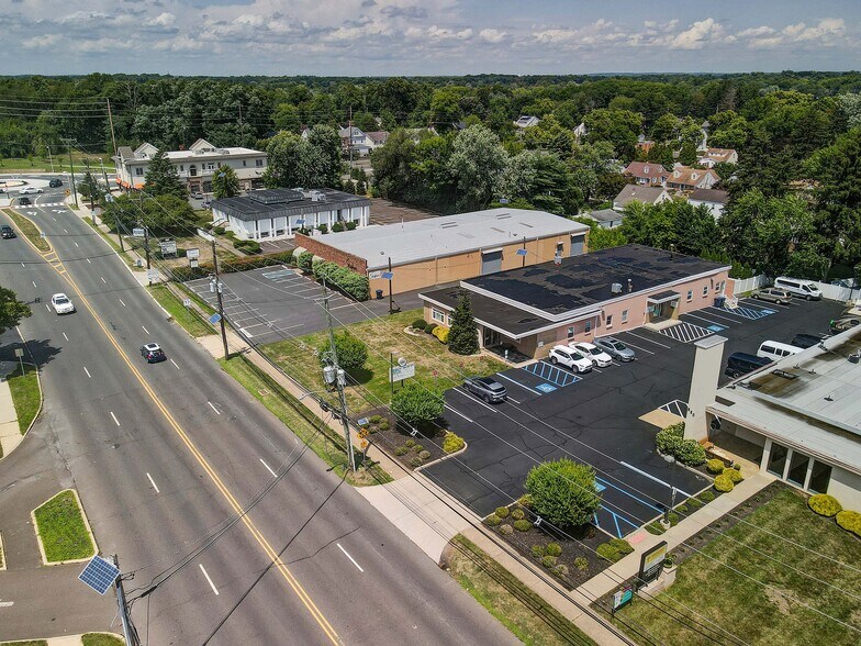 690 Whitehead Rd, Lawrenceville, NJ à vendre - Photo du bâtiment - Image 2 de 11