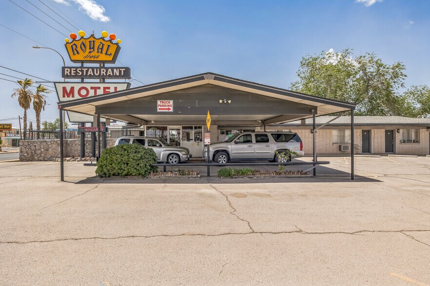 2146 W Picacho Ave, Las Cruces, NM à vendre - Photo du bâtiment - Image 2 de 16