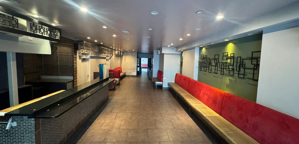 239 W 105th St, New York, NY for lease - Building Photo - Image 2 of 7