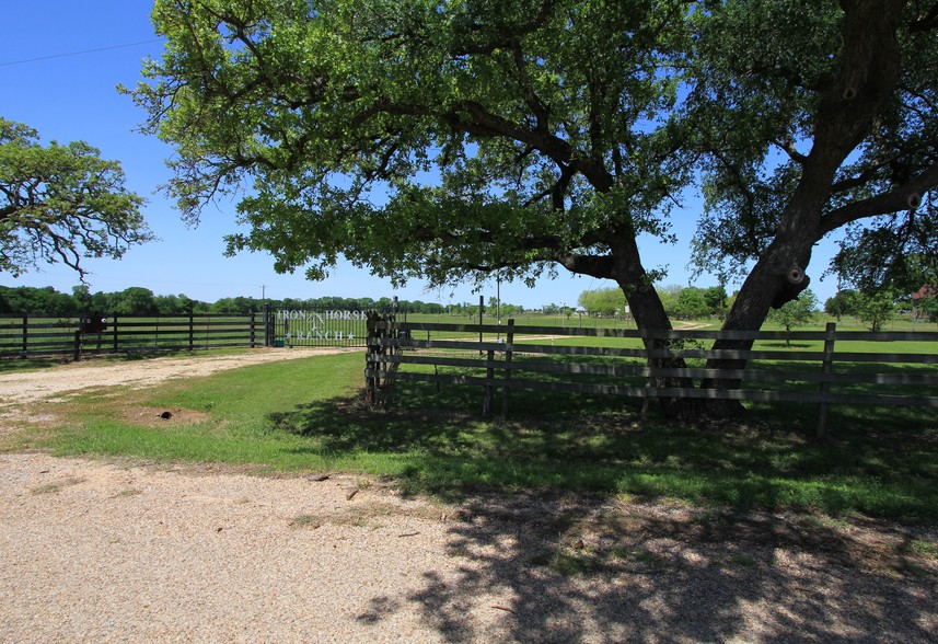 1453 County Road 250, Cameron, TX à vendre - Photo principale - Image 1 de 1